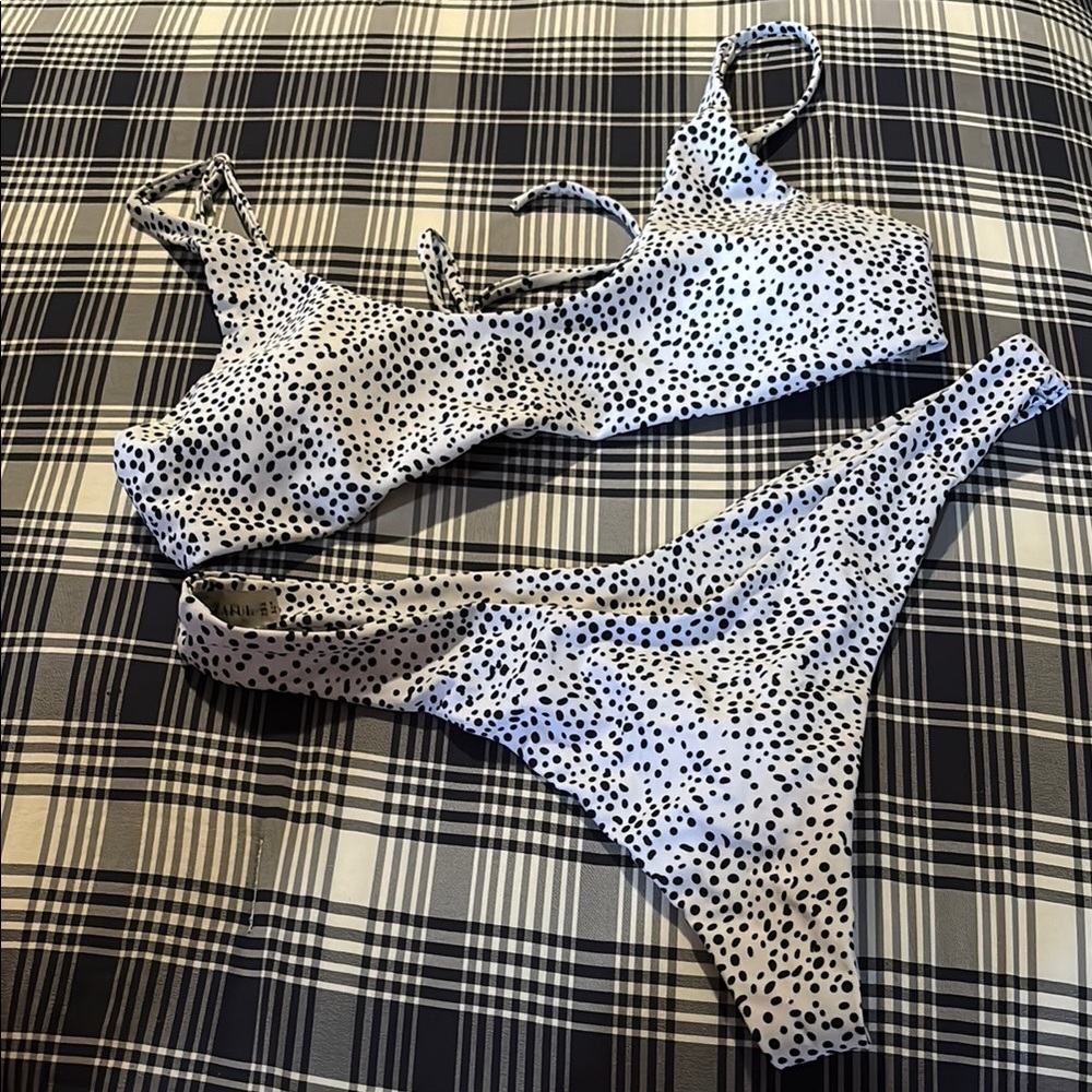 Zaful Monochrome Polka Dot Swimwear